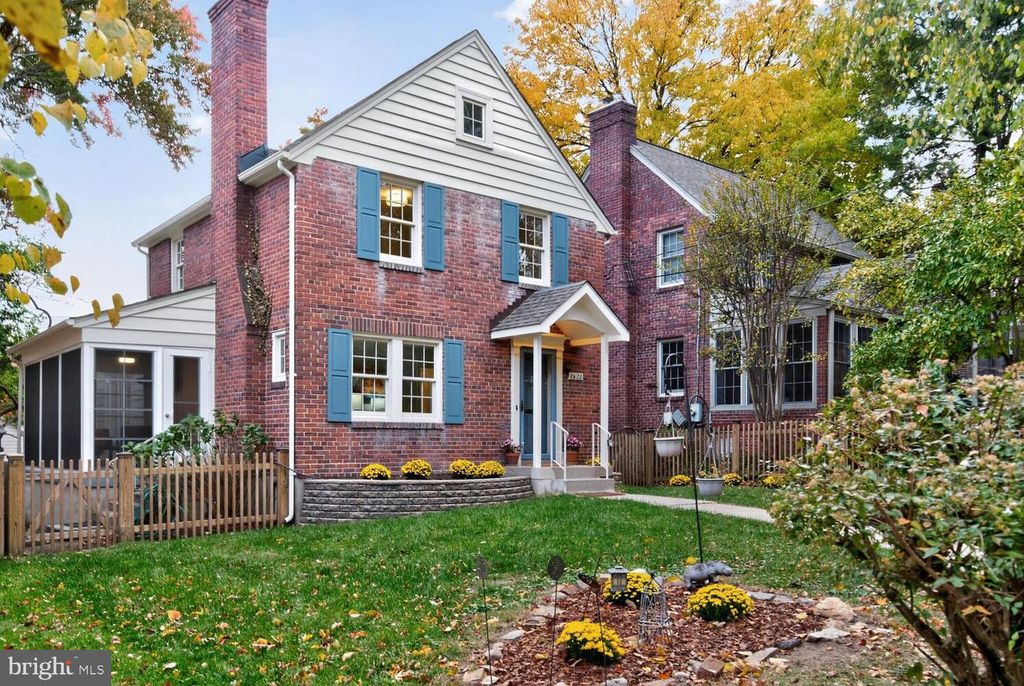 2822 RITTENHOUSE ST NW, Washington, DC 20015