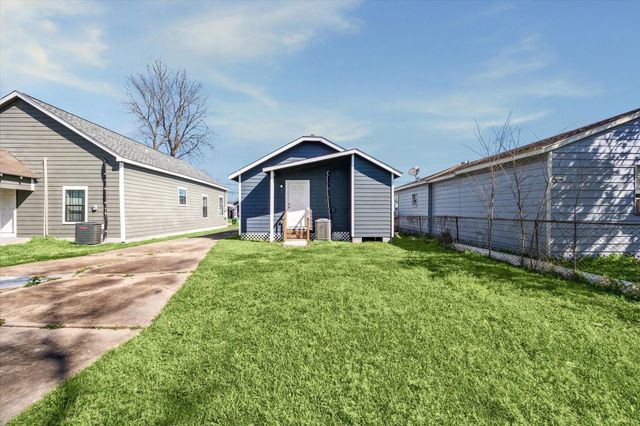 5320 Bell St, Houston, TX 77023