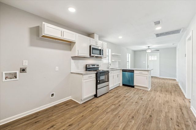 5320 Bell St, Houston, TX 77023