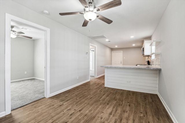 5320 Bell St, Houston, TX 77023