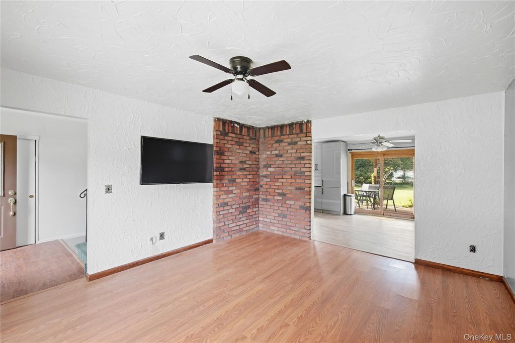 8 Imperial Drive, Miller Place, NY 11764 — photo 4