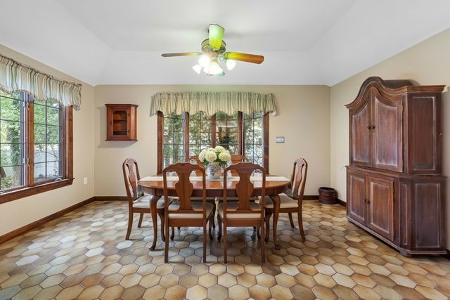 42 Freeport Dr, Burlington, MA 01803