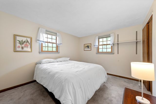42 Freeport Dr, Burlington, MA 01803