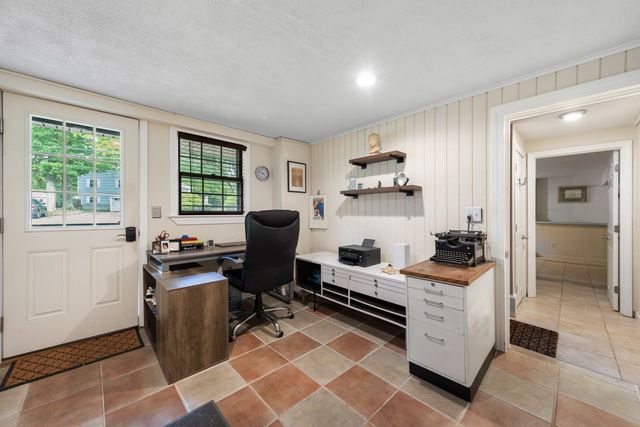 42 Freeport Dr, Burlington, MA 01803