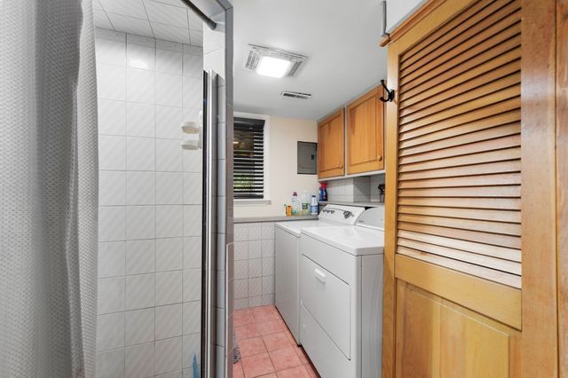 42 Freeport Dr, Burlington, MA 01803