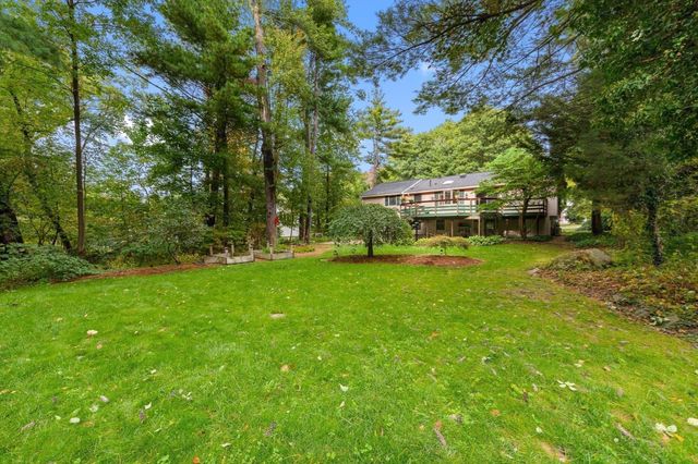 42 Freeport Dr, Burlington, MA 01803