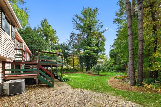 42 Freeport Dr, Burlington, MA 01803