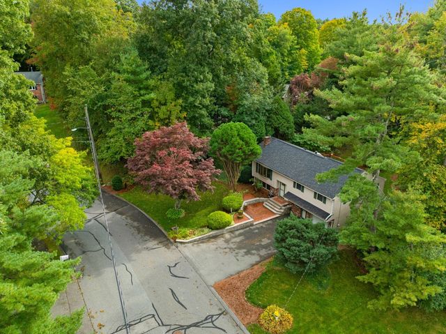 42 Freeport Dr, Burlington, MA 01803