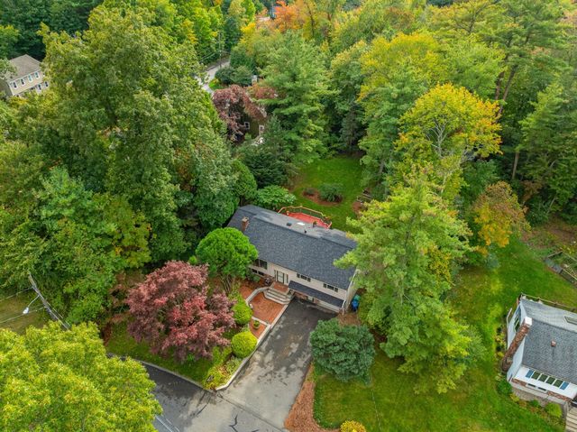 42 Freeport Dr, Burlington, MA 01803