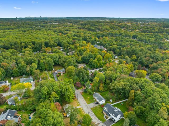 42 Freeport Dr, Burlington, MA 01803
