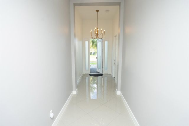 10660 S Lago Vista Cir, Parkland, FL 33076