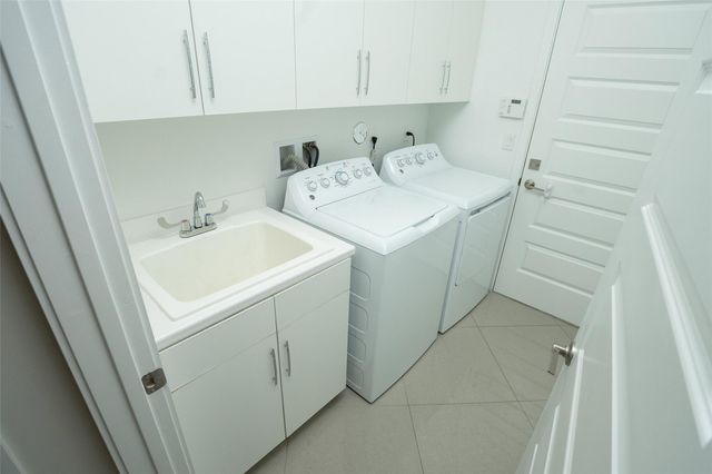 10660 S Lago Vista Cir, Parkland, FL 33076