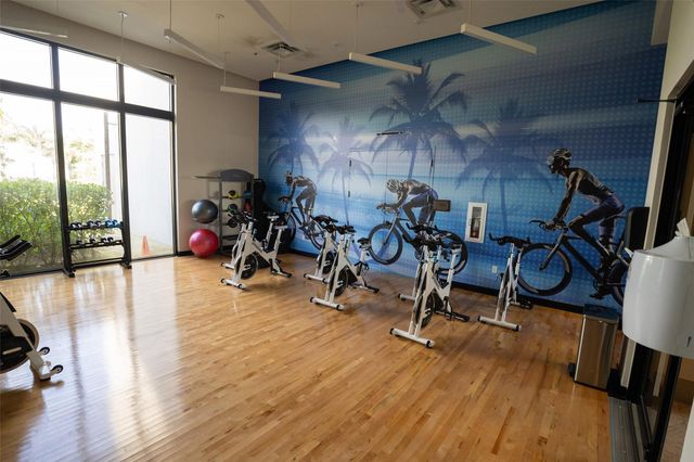 10660 S Lago Vista Cir, Parkland, FL 33076