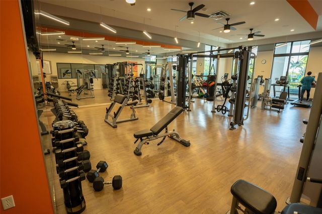 10660 S Lago Vista Cir, Parkland, FL 33076