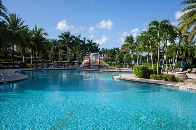 10660 S Lago Vista Cir, Parkland, FL 33076