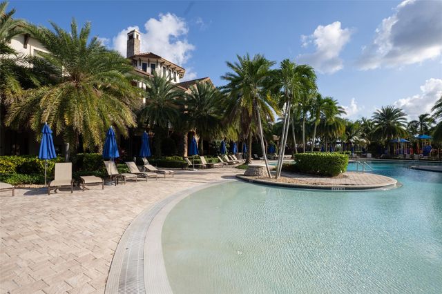 10660 S Lago Vista Cir, Parkland, FL 33076