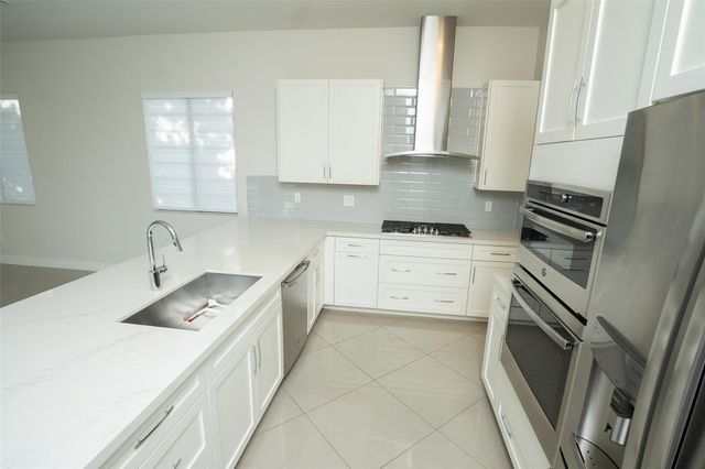 10660 S Lago Vista Cir, Parkland, FL 33076