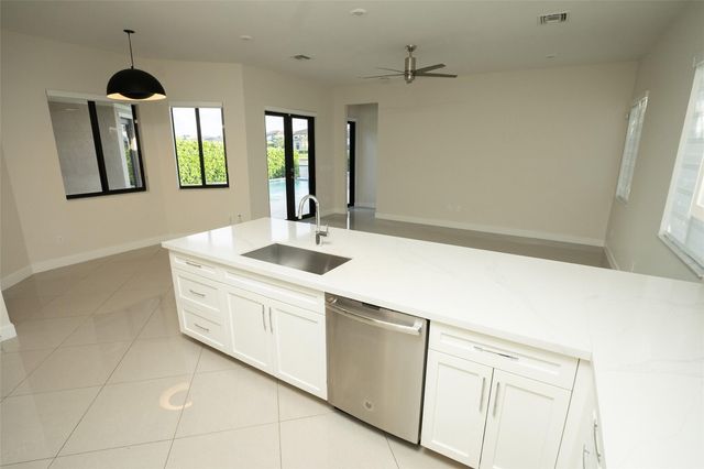 10660 S Lago Vista Cir, Parkland, FL 33076