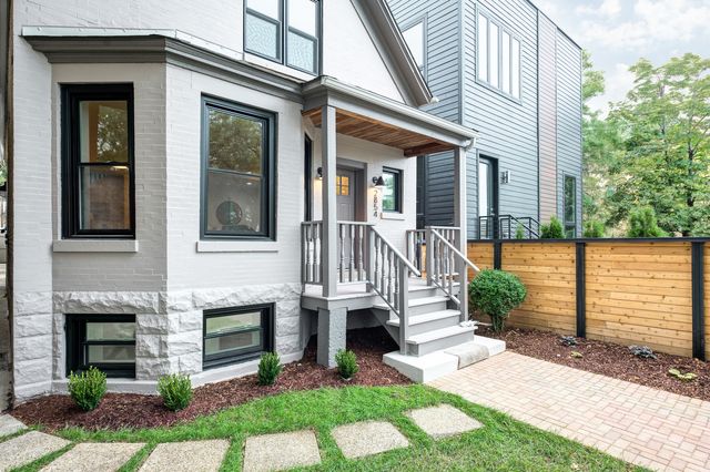 2854 N Francisco Avenue, Chicago, IL 60618