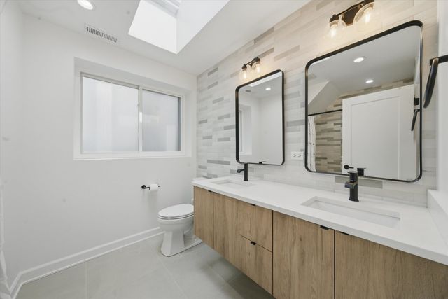 2854 N Francisco Avenue, Chicago, IL 60618