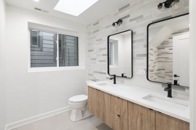 2854 N Francisco Avenue, Chicago, IL 60618