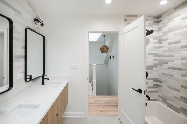 2854 N Francisco Avenue, Chicago, IL 60618