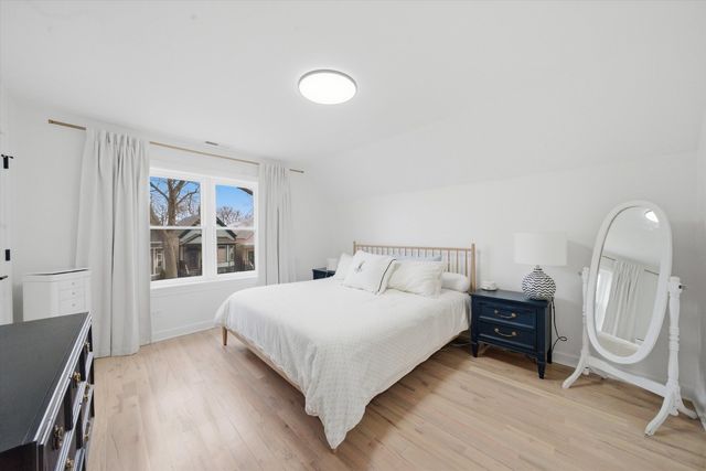 2854 N Francisco Avenue, Chicago, IL 60618