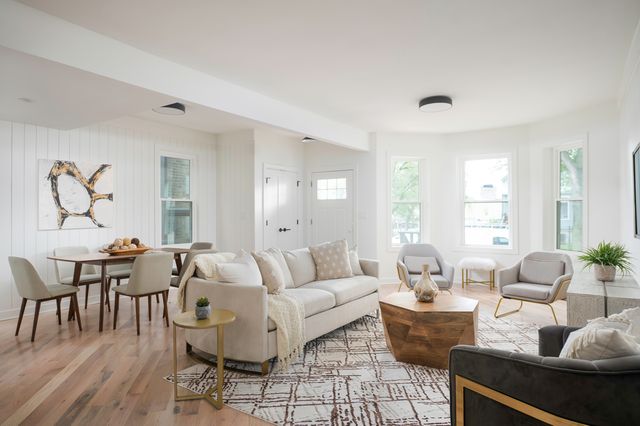 2854 N Francisco Avenue, Chicago, IL 60618