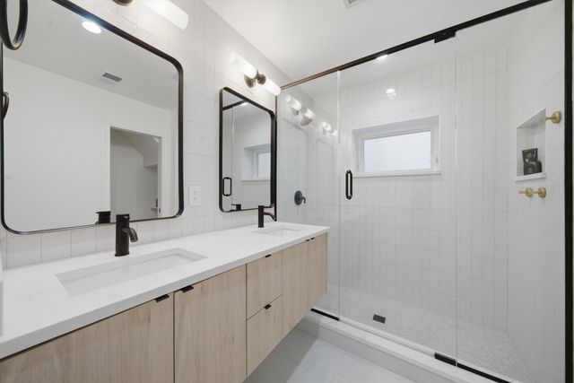 2854 N Francisco Avenue, Chicago, IL 60618