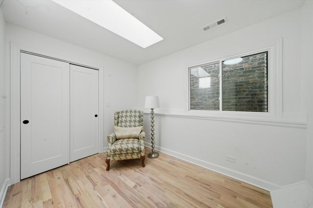 2854 N Francisco Avenue, Chicago, IL 60618