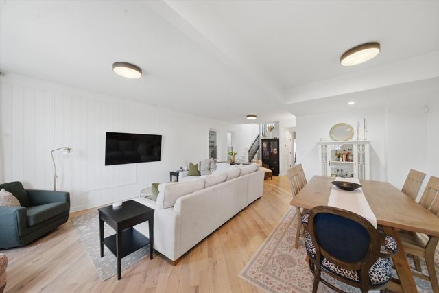 2854 N Francisco Avenue, Chicago, IL 60618