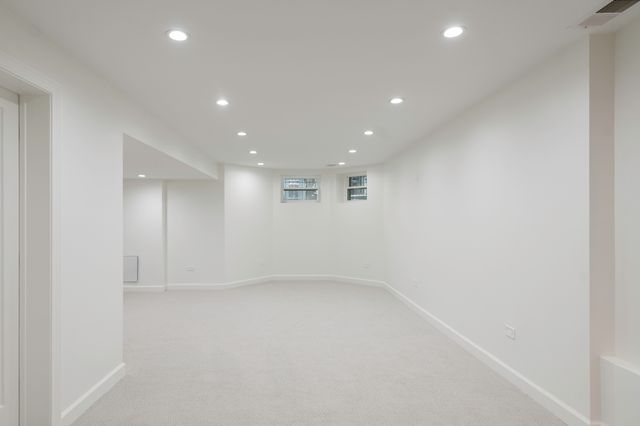 2854 N Francisco Avenue, Chicago, IL 60618