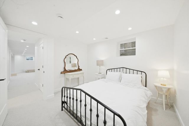 2854 N Francisco Avenue, Chicago, IL 60618