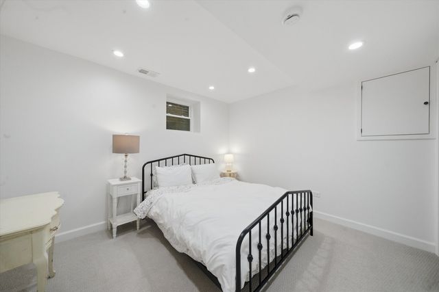 2854 N Francisco Avenue, Chicago, IL 60618