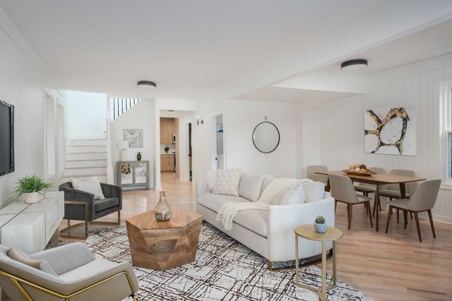 2854 N Francisco Avenue, Chicago, IL 60618