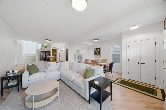 2854 N Francisco Avenue, Chicago, IL 60618