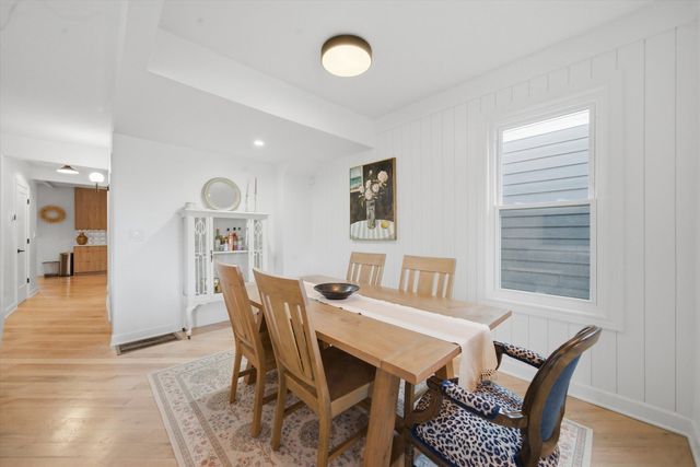 2854 N Francisco Avenue, Chicago, IL 60618