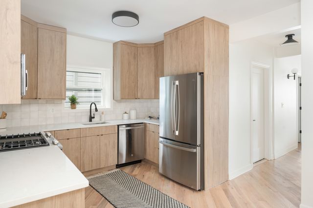 2854 N Francisco Avenue, Chicago, IL 60618