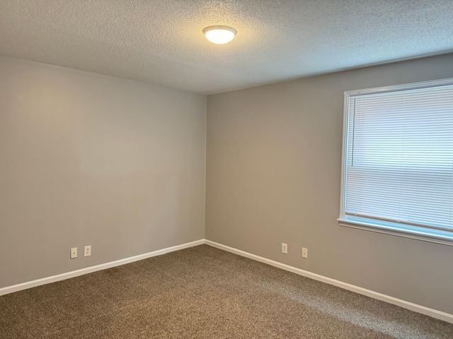 526 Main St Apt 5, Clarksville, TN 37040