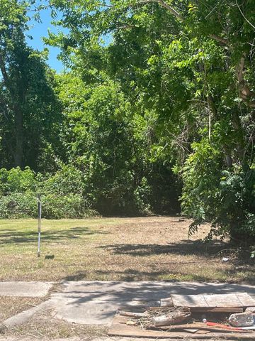 317 S Fulton Street, Texas City, TX 77591