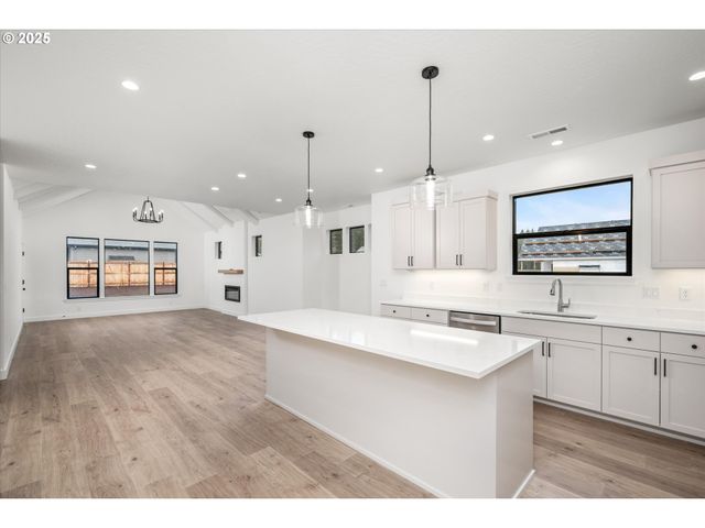 88116 WYMORE Ln, Veneta, OR 97487