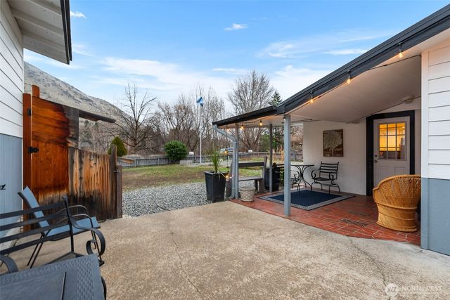 211 Riverfront Drive, Cashmere, WA 98815