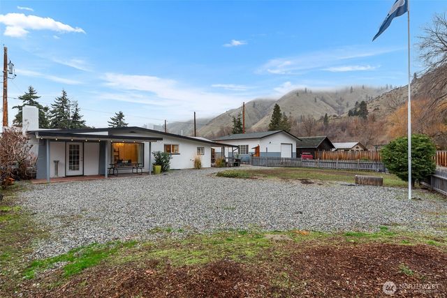 211 Riverfront Drive, Cashmere, WA 98815