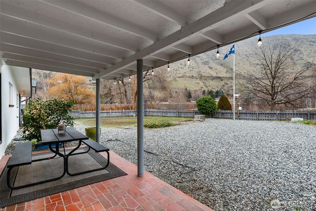 211 Riverfront Drive, Cashmere, WA 98815