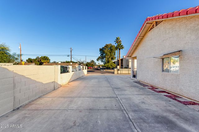 2107 W GLENROSA Avenue, Phoenix, AZ 85015