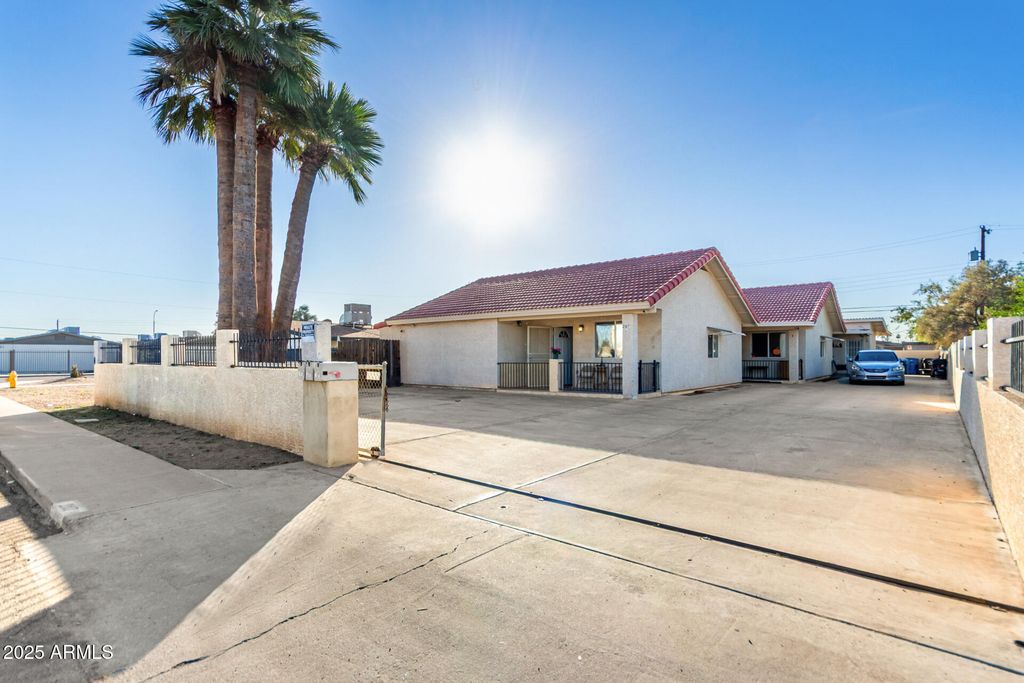 2107 W GLENROSA Avenue, Phoenix, AZ 85015