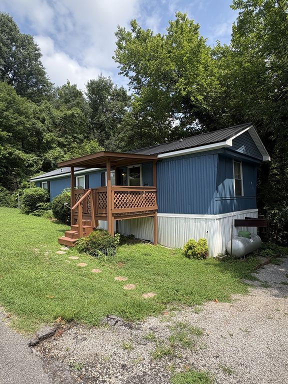 116 Landiss Ave, Cumberland City, TN 37050