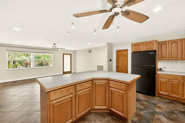 1465 BAYVIEW DRIVE, Clearwater, FL 33756