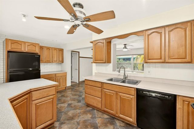 1465 BAYVIEW DRIVE, Clearwater, FL 33756