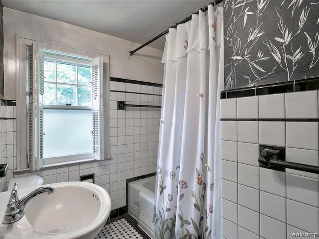 1403 22nd Street, Port Huron, MI 48060